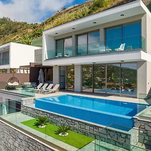 https://luxury-villa-bianca.madeira-islandshotels.com